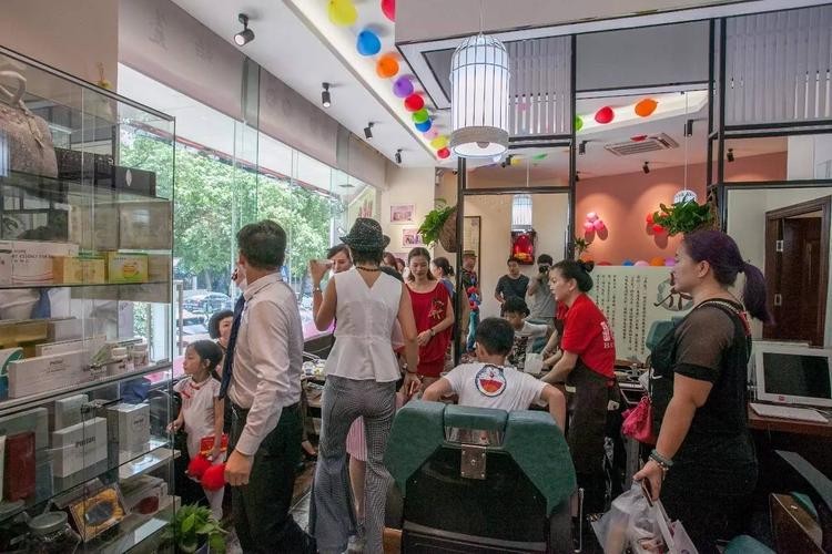 深圳按摩店人流爆满！香港按摩店生意惨淡面临生存危机！