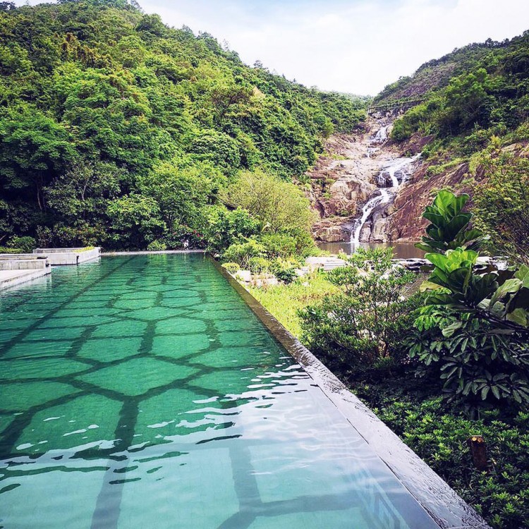 惠州中海汤泉酒店号称岭南第一汤泉一泉一湖两水五山白菜价