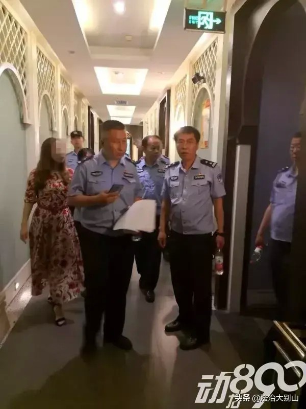 湖北警方清查娱乐场所97名男女被抓！全程网上直播…