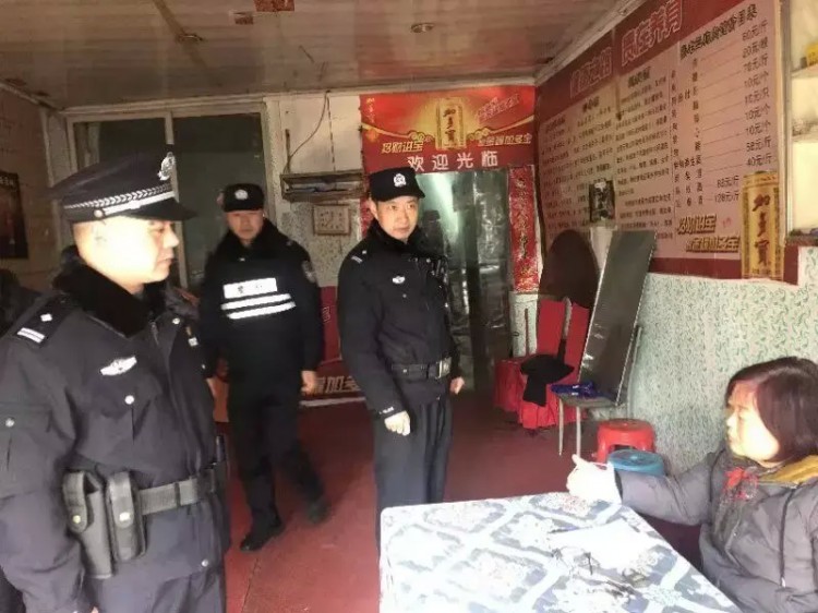 现场画面曝光！荆门警方出动警力180余人清查洗浴足疗KTV等场所...