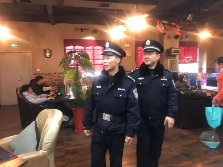 现场画面曝光！荆门警方出动警力180余人清查洗浴足疗KTV等场所...