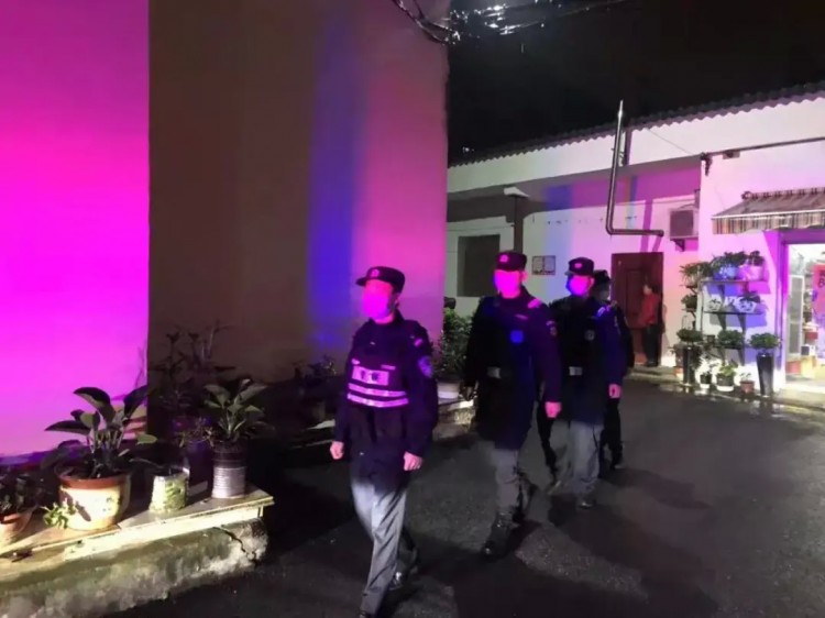 荆门出动百余警力盘查KTV足浴店酒店茶楼等场所