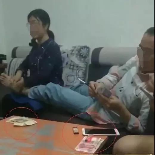 河池一官员打牌赌博还让女副乡长按摩！目前涉事两人已被免职