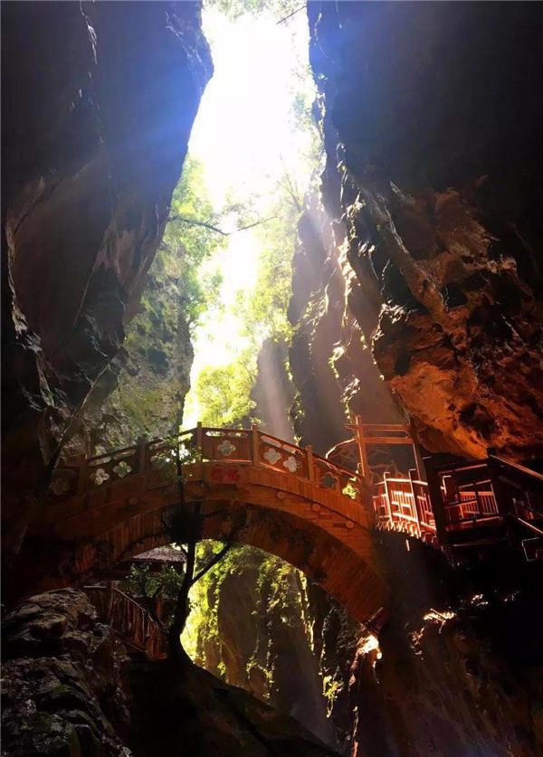 冬季自驾游去哪③在张家界地缝景区开启温泉养生旅