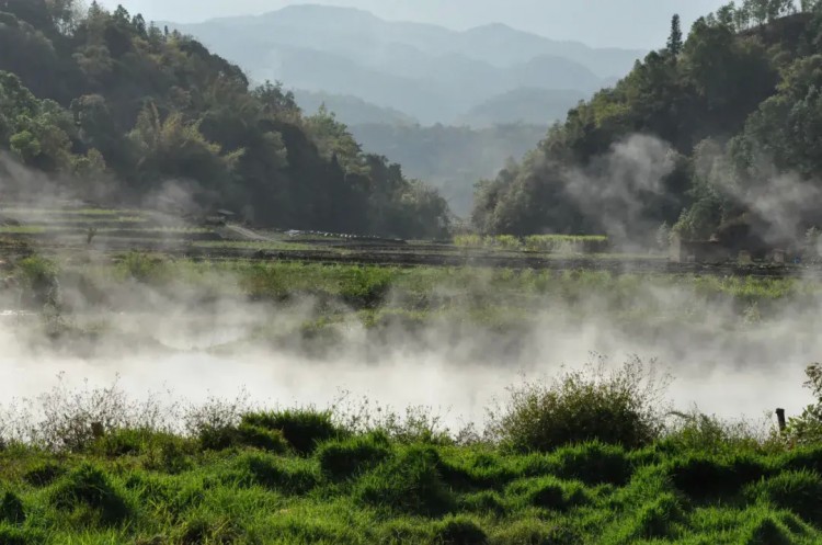 德宏旅游丨雨季虐我千百遍我待梁河温泉如初恋