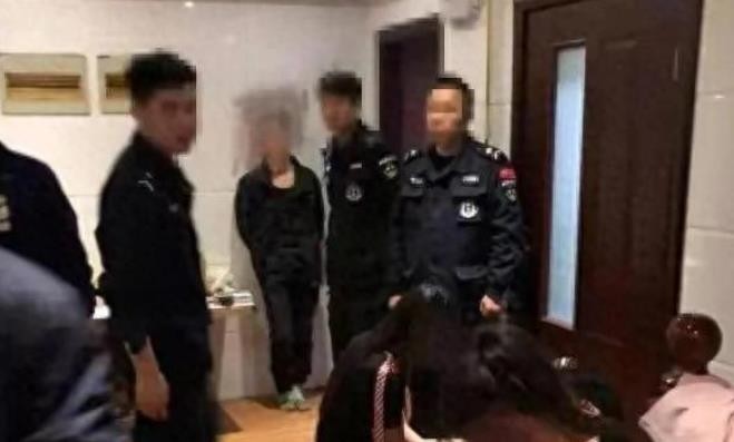 惊！江苏一鸭窝曝光男性卖淫者全军覆没25岁女嫖客现身！